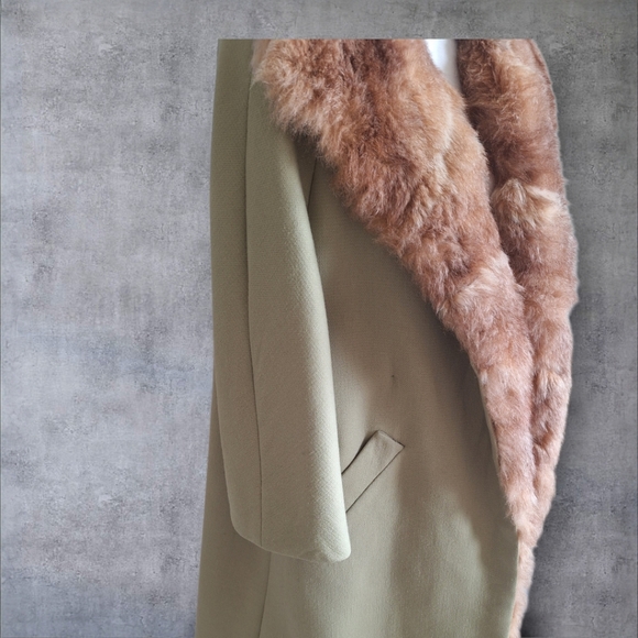 Preloved Elegant Pistaccio Coat with Faux Fur Collar - Unbranded - Picture 3 of 7